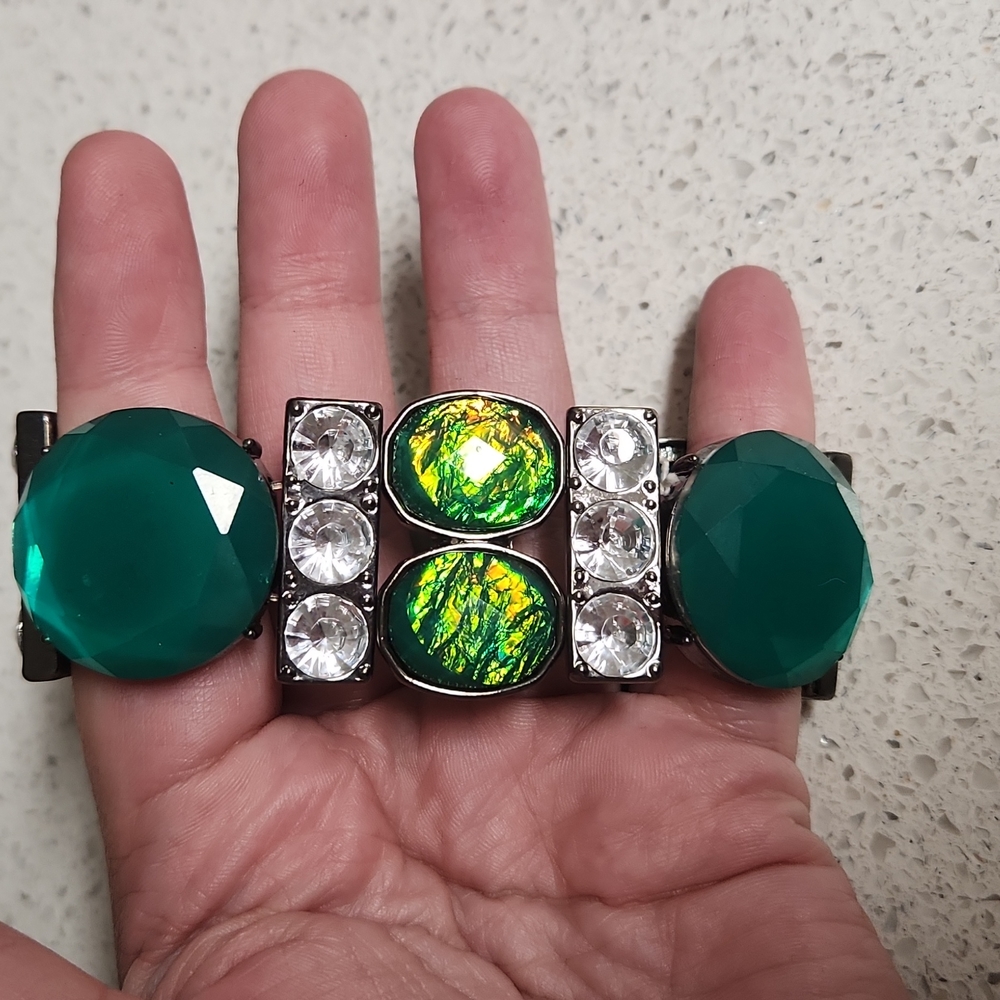 Simply Vera by Vera Wang NWOT Green Iridescent Fashion Stretch Bracelet